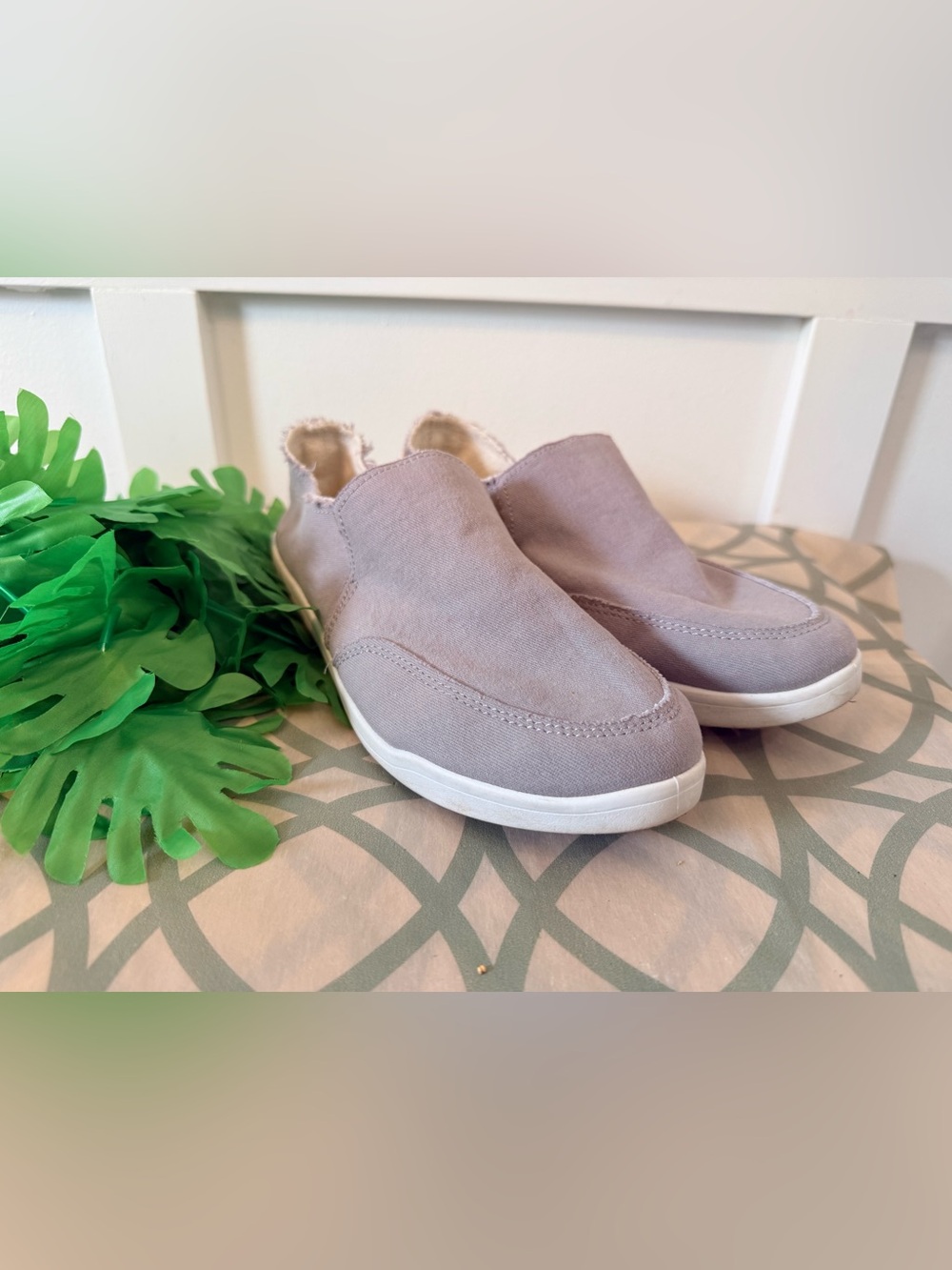 VIONIC Beach Malibu Slip On Canvas Shoes